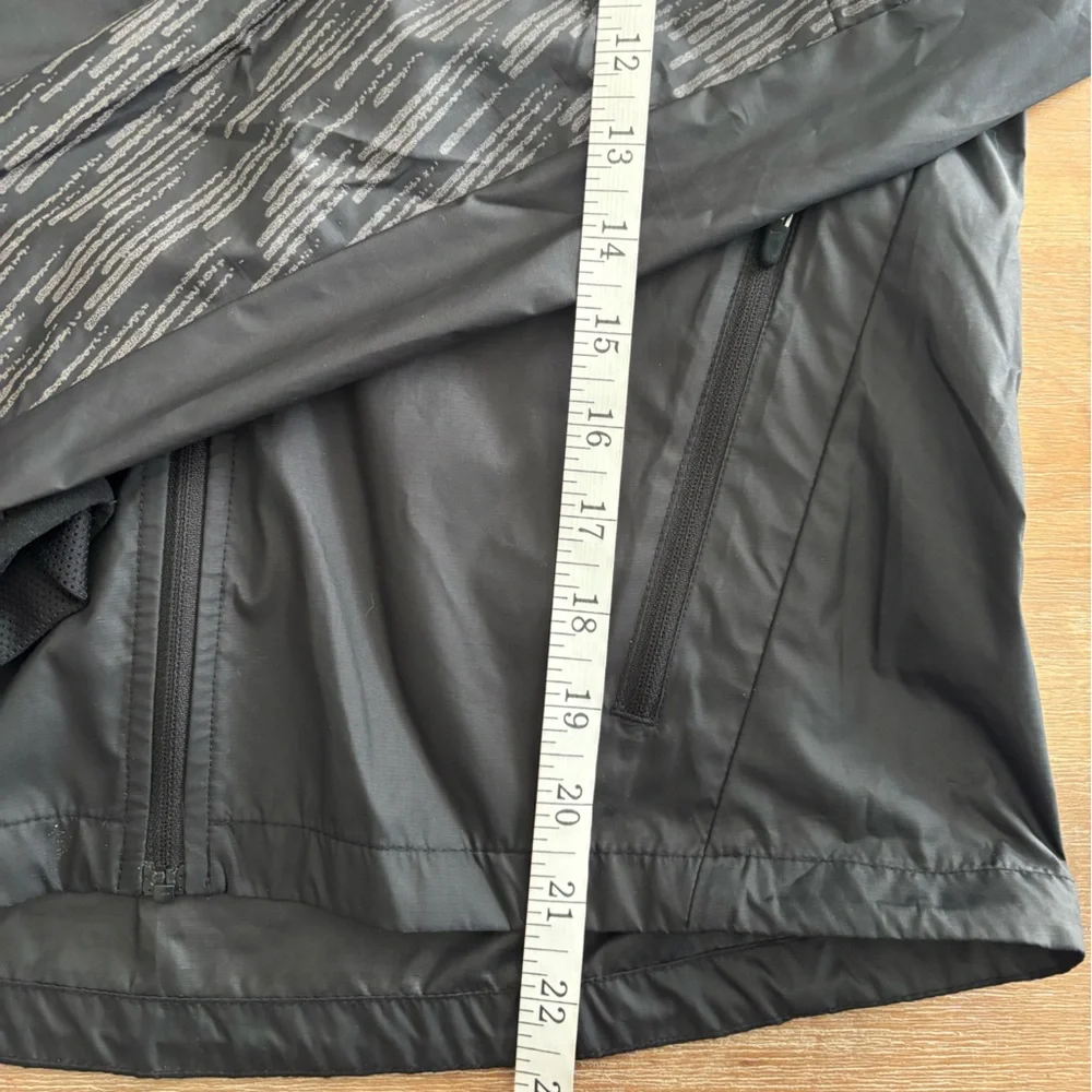 Nike Women's Shield Flash Running Reflective Zip Up Black Gray Jacket, Sz Small